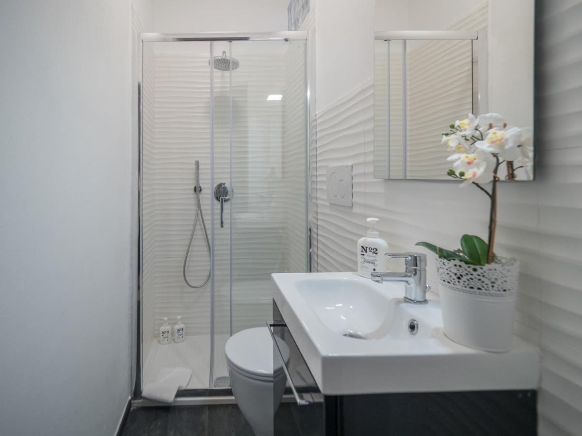 Recanissu Apartment With Balcony & Ac 韦尔纳扎 外观 照片
